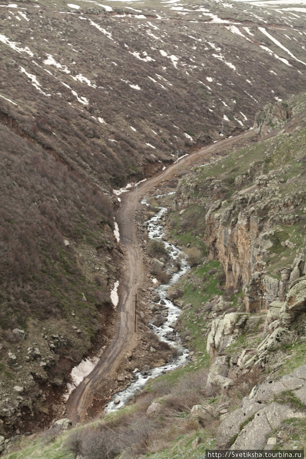 Амберд — одинокая крепость в пустынном краю Амберд, Армения