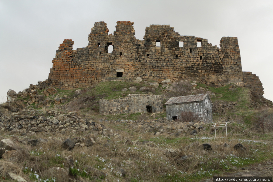 Амберд — одинокая крепость в пустынном краю Амберд, Армения