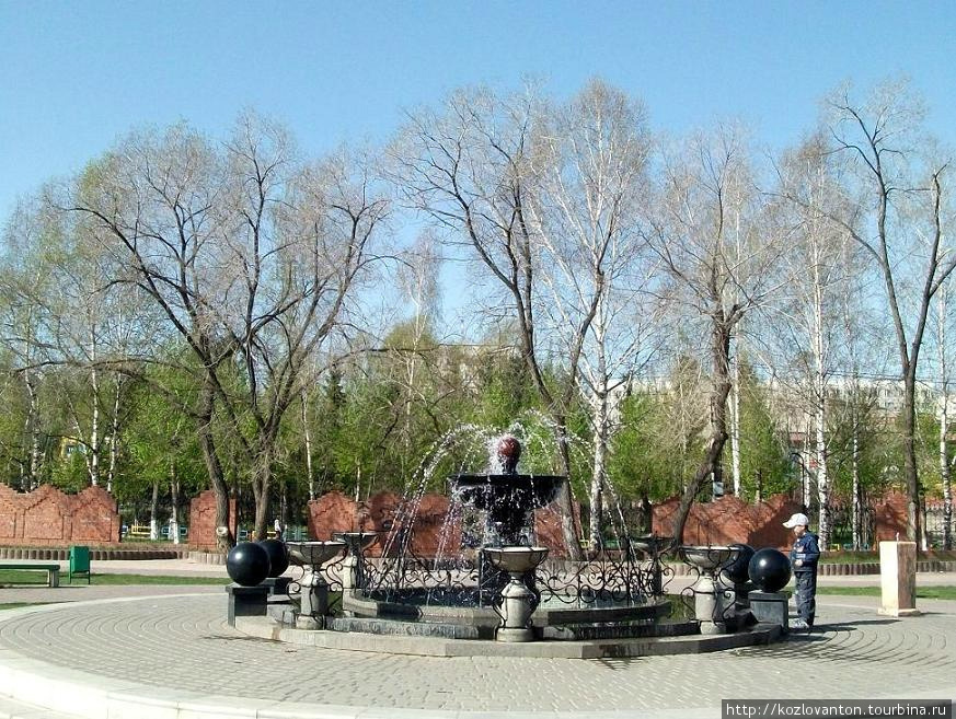 Фонтан в микро-парке. Заринск, Россия