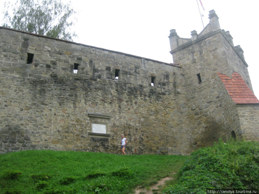 Крепость Нового Сонча 13 века, вернее то, что от нее осталось после советских войск.. Черногория