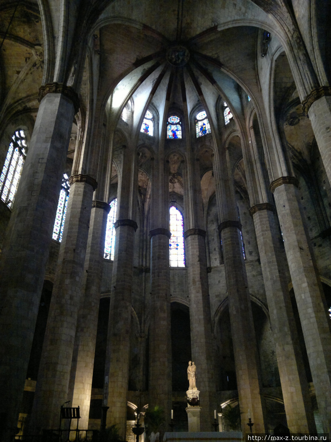 В соборе Санта Мария Дель Мар Барселона, Испания