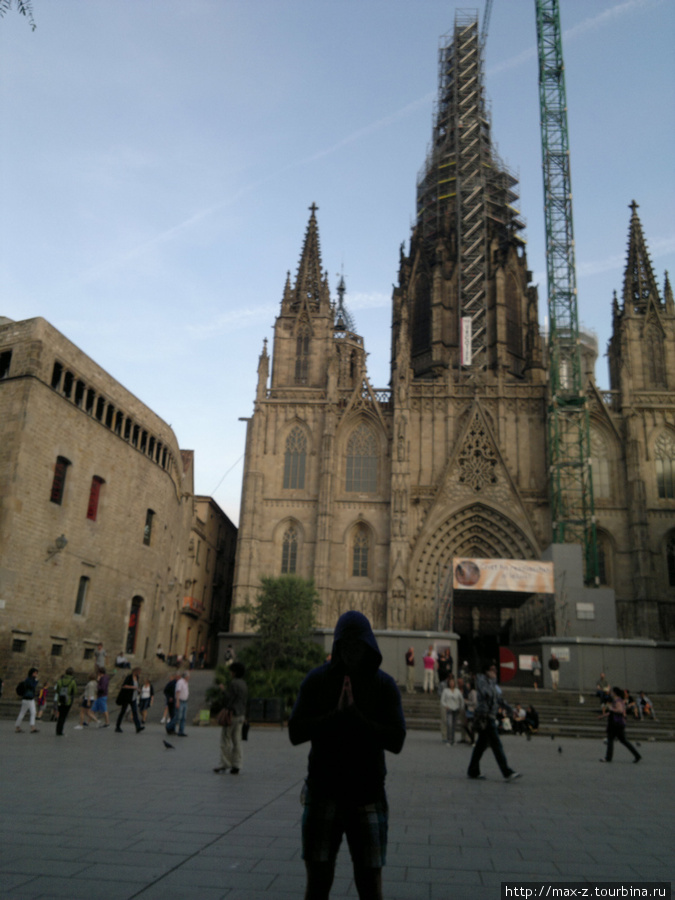 Готический собор на реконструкции. Барселона, Испания