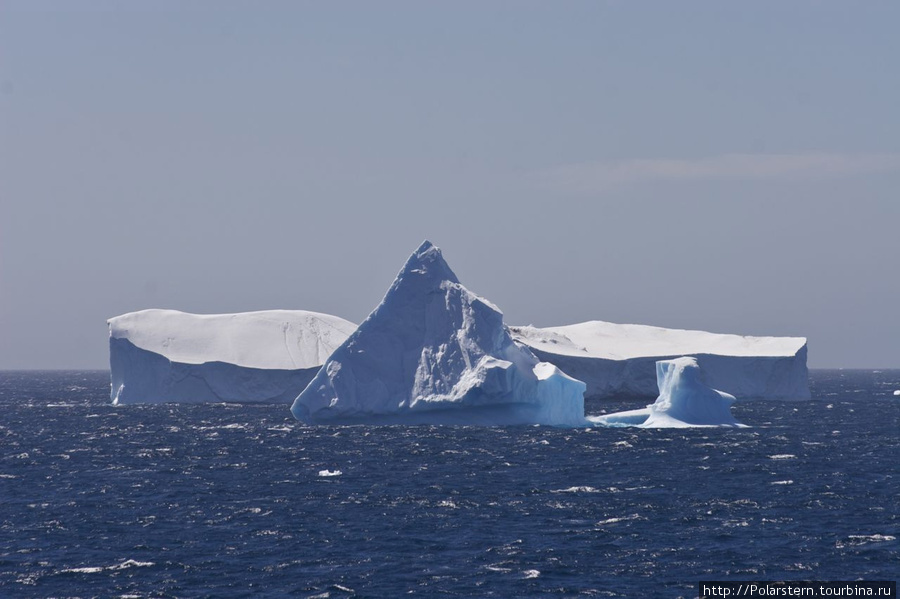 Геометрические формы айсбергов разнообразны Пролив Антарктик-Саунд, Антарктида