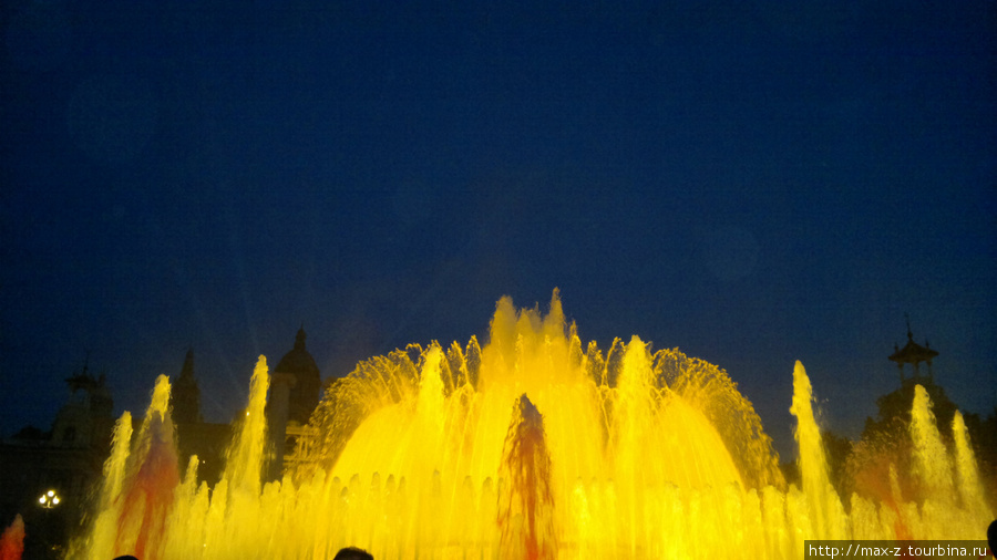 Магический фонтан на площади Испания. Поет, танцует, удивляет. Барселона, Испания