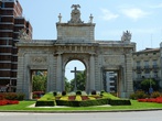 Ворота в город на площади Porta de la Mar