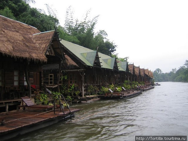 плавучий отель на реке Квай Таиланд