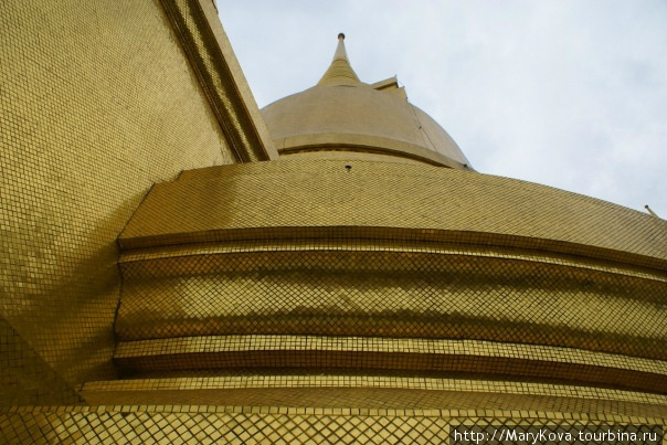 Золотая Пагода в комплексе Королевского дворца Таиланд