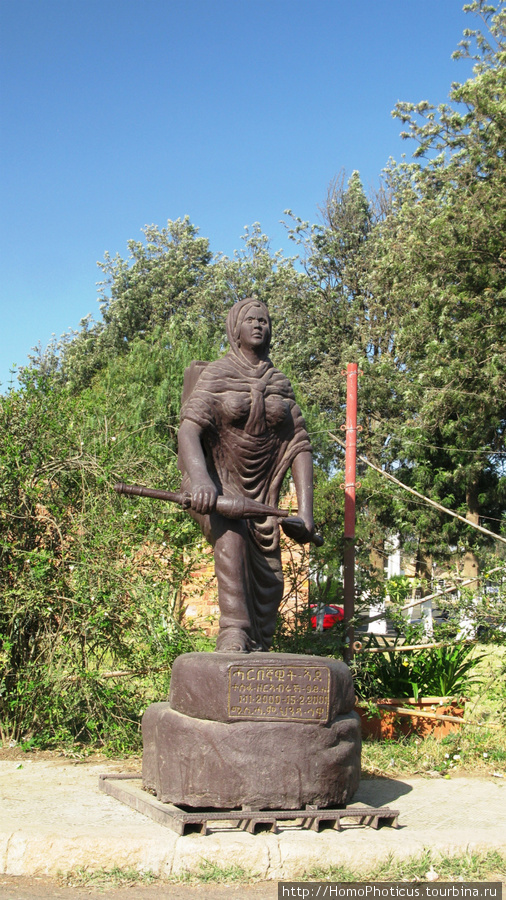 Памятник защитницам Отече