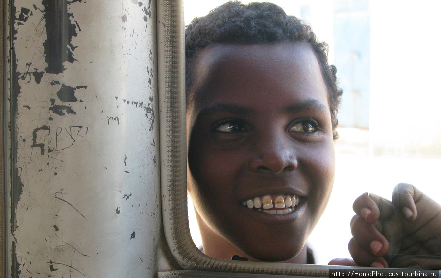 Кэрэн, любопытный подросток Эритрея