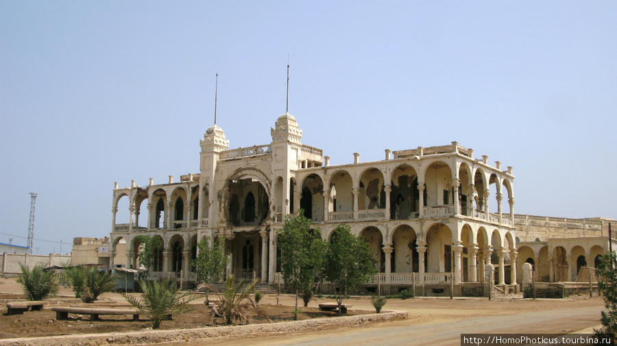 Массауа, бывший банк Италия Эритрея