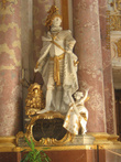 Внутреннее убранство кирхи Вознесения Марии — Людвиг строгий, основатель монастыря
