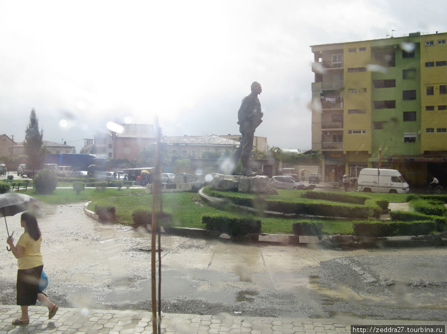 типичный албанский памятник Шкодер, Албания
