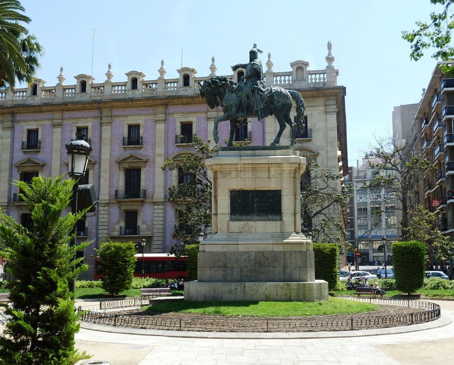 Памятник королю Альфонсо