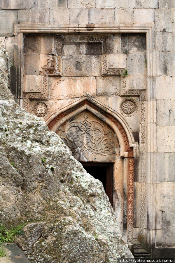 Гехард — Монастырь копья в ущелье горной реки Азат Гегард, Армения