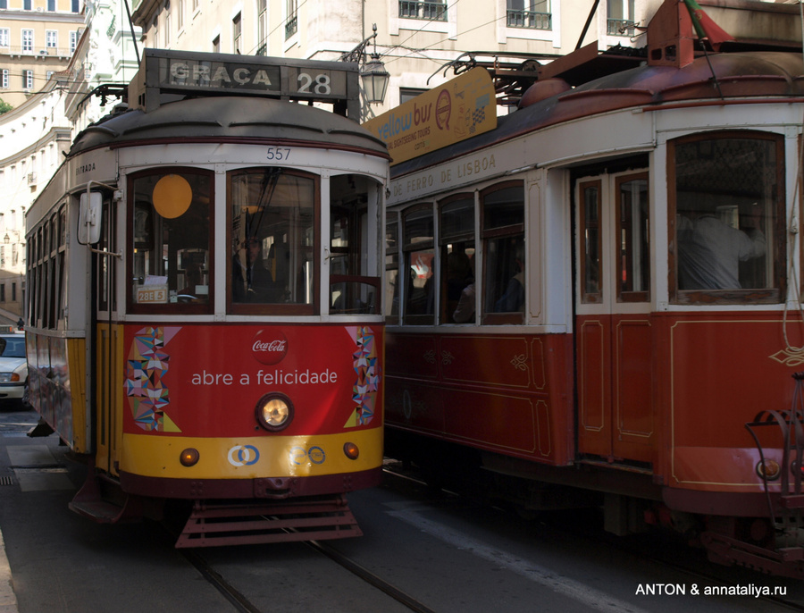 Хотя трамваи под этим номером бывают и красные Лиссабон, Португалия