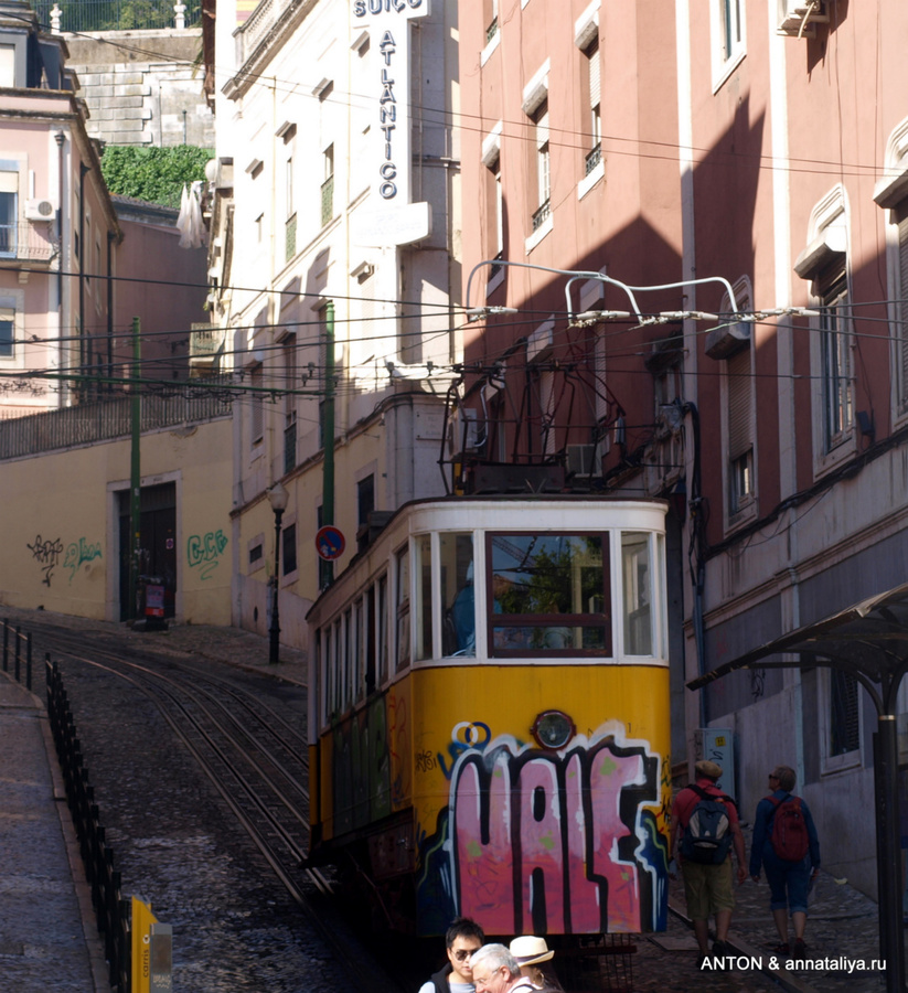 А это уже не трамвай, а фуникулер. Их в Лиссабоне три. Лиссабон, Португалия