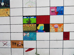 Стена с детскими рисунками в Vefa Lisesi.