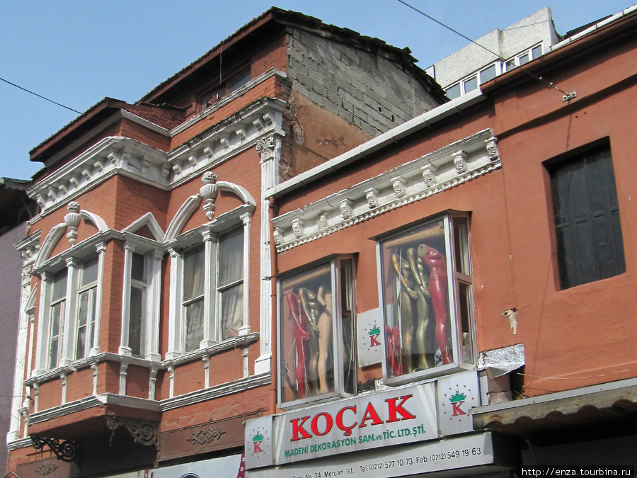 Торговые улочки в районе площади Баязида. Стамбул, Турция