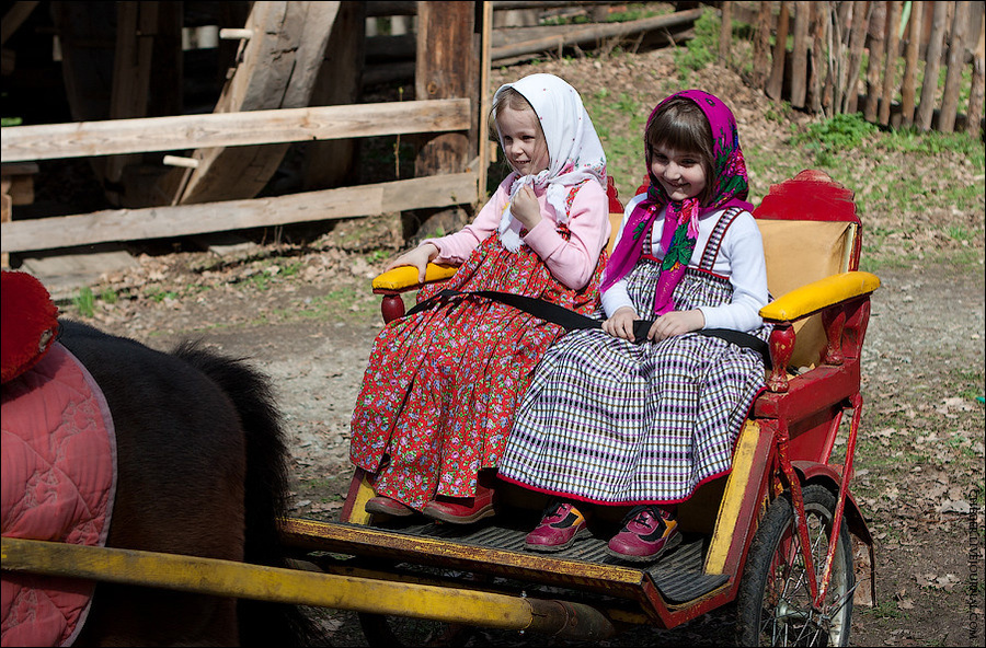 а дети над пони Нижний Новгород, Россия