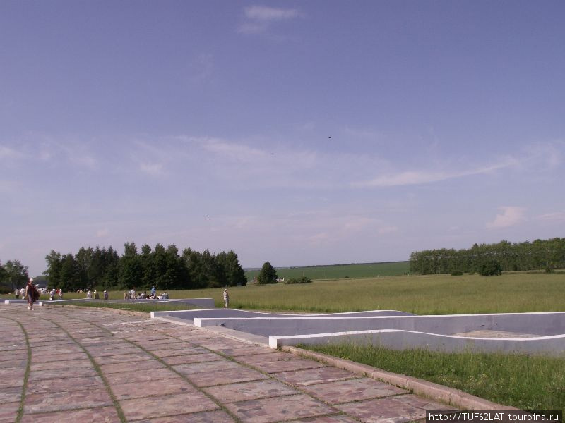 Это проход к панораме Куликого поля.Он по кругу огибает колонну Дмитрия Донского. Монастырщино (Куликово поле), Россия