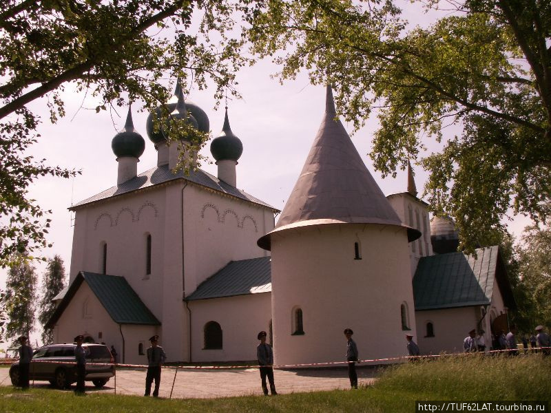 Видна машина мэра города Монастырщино (Куликово поле), Россия