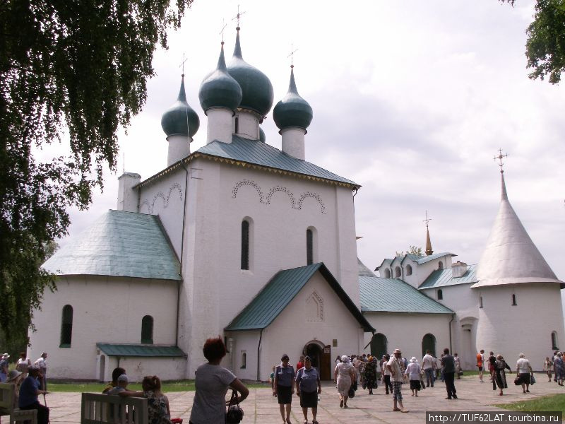 Вход в храм Преподобного Сергия Радонежского. Монастырщино (Куликово поле), Россия