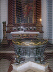 Купель в которой крестили 3-х дневного Моцарта в соборе Святого Руперта.