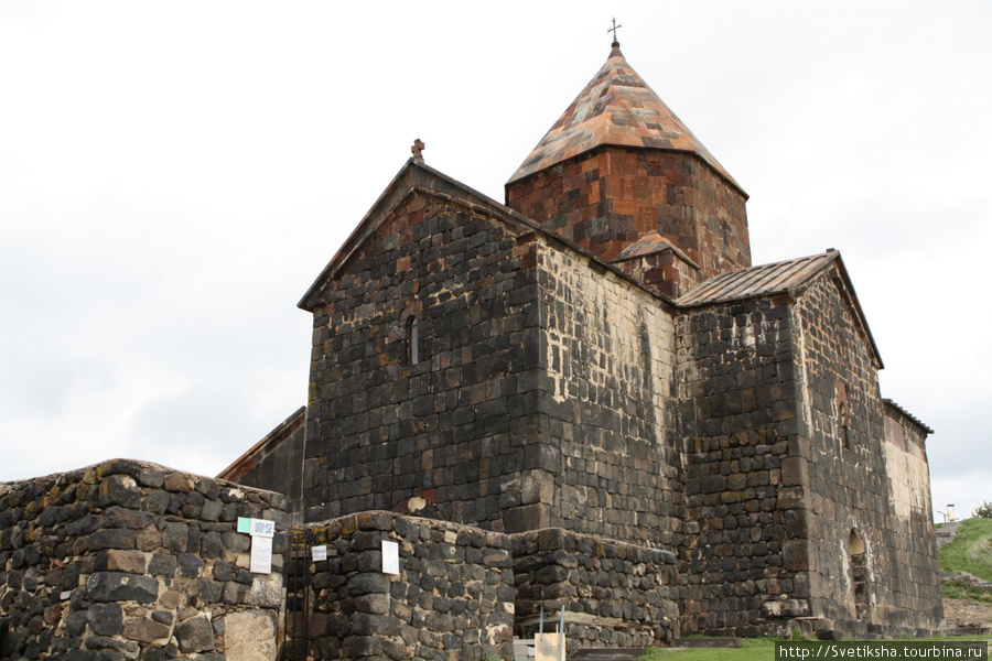 Севанаванк — монастырь на озере Севан Севан, Армения