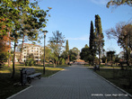В центре города, недалеко от проспекта Мира, находится Парк Славы, где поставлен памятник Погибшим во время грузино-абхазской войны 1992 — 1993 гг. — место скорби и гордости жителей республики.