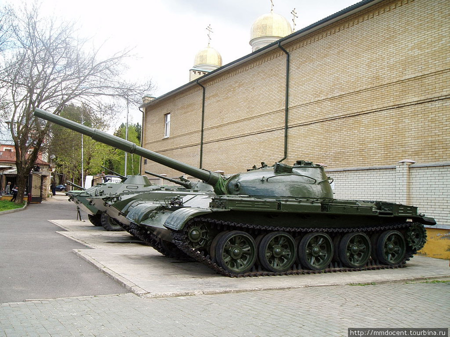 Выставка боевой техники возле крепости Кисловодск, Россия