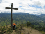 На вершине одной из гор соорудили крест