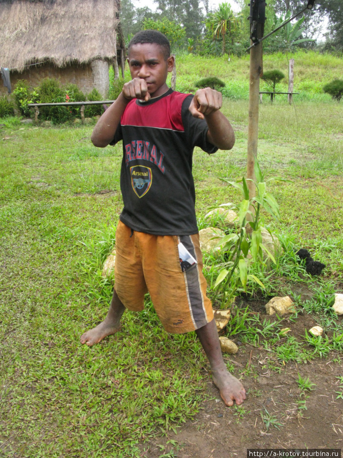 Хороший парень Михаил, который прикрепился ко мне в Вайгаре и везде сопровождал меня Провинция Симбу, Папуа-Новая Гвинея