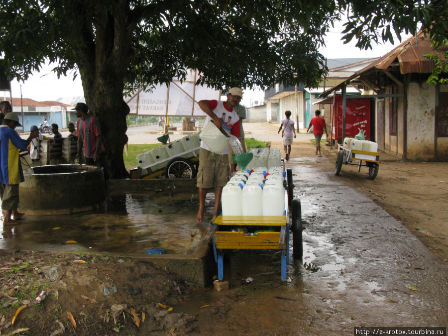 Проблемы с водой — водопровод не дотягивается до всех зданий города Мерауке, Индонезия