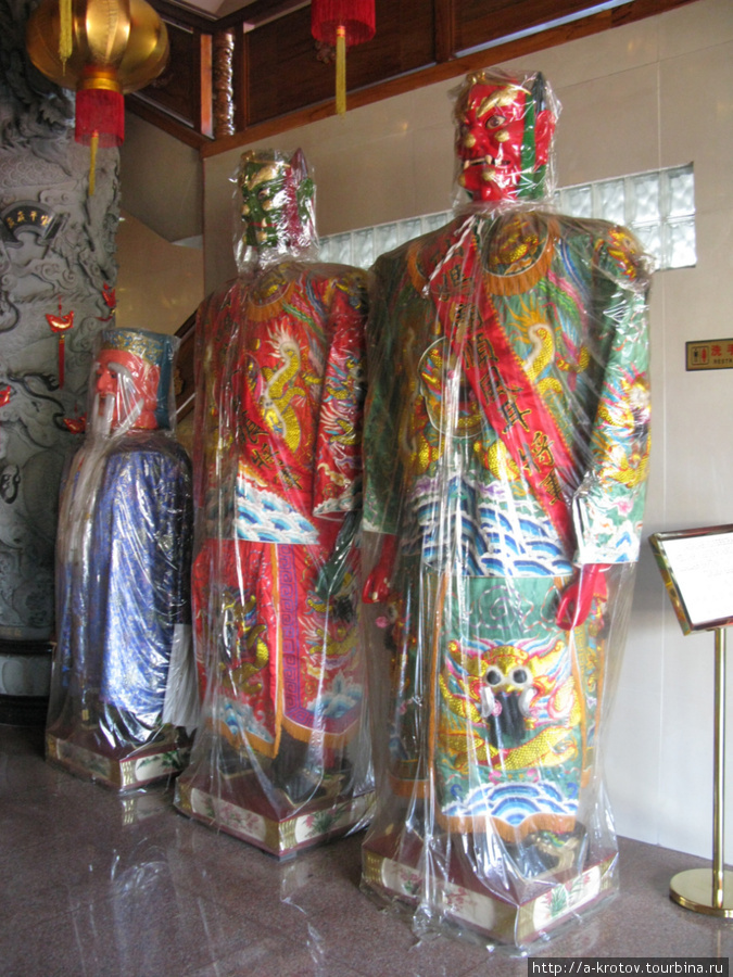 Пятиэтажный китайский храм в Макассаре. Китайские божества! Макассар, Индонезия