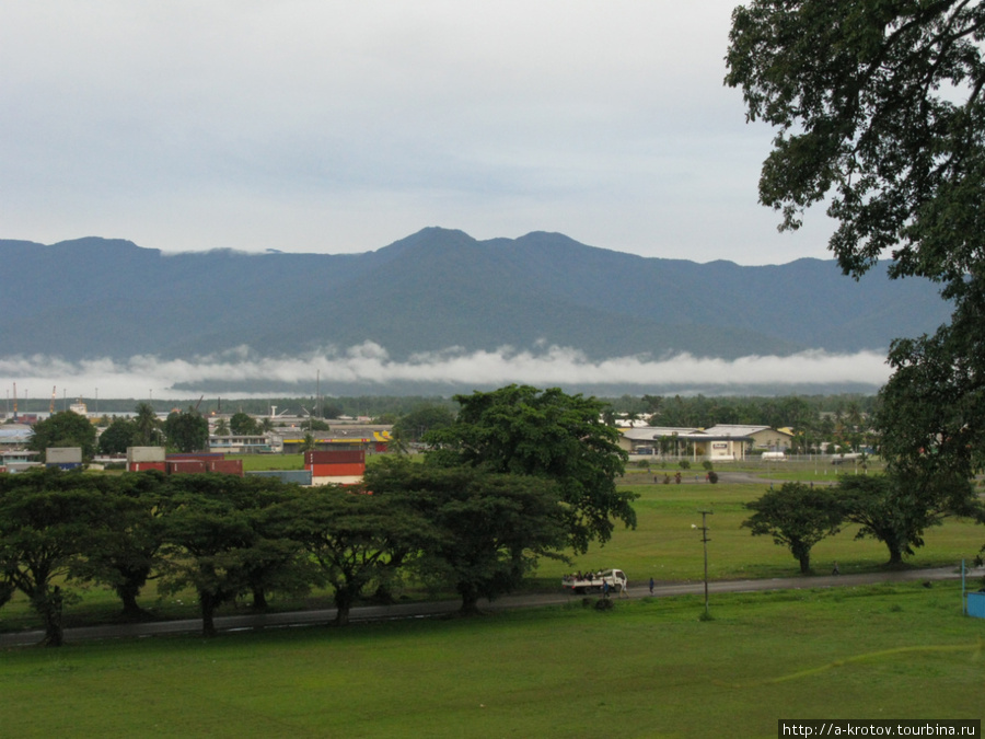 В городе Лаэ живёт 80 тыс чел, размазанных по пригородам Лае, Папуа-Новая Гвинея