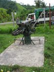 В центре Богии — мемориальные пушки времён Второй Мировой