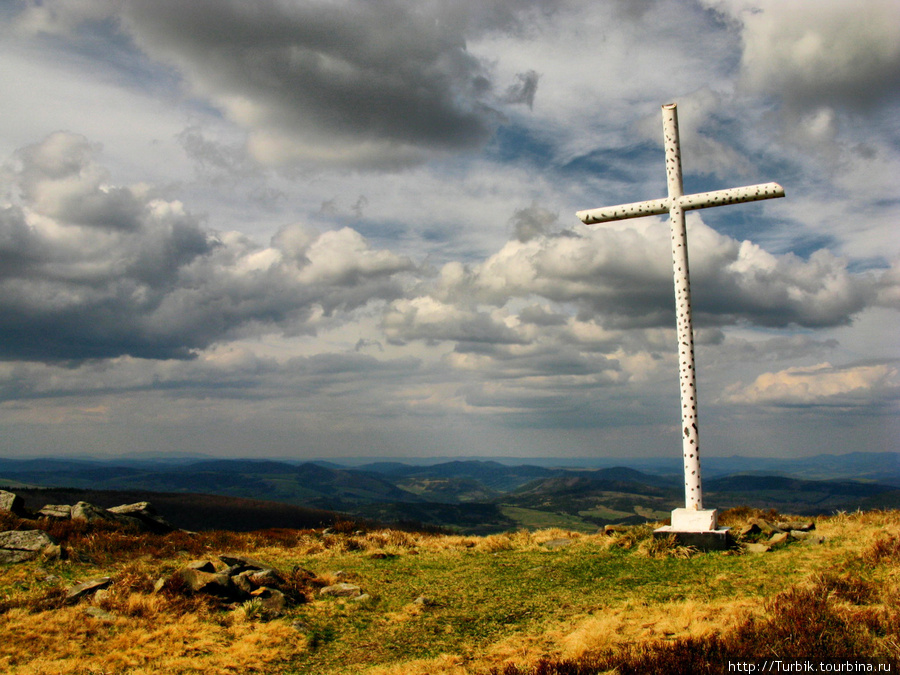 крест на перевале Русский путь Закарпатская область, Украина