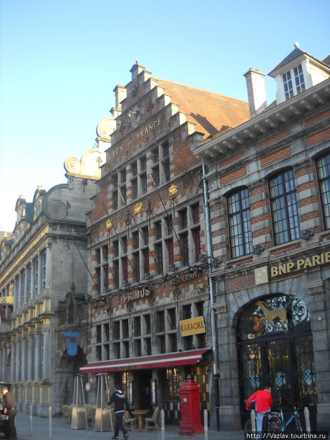 Старинные здания Турнэ, Бельгия