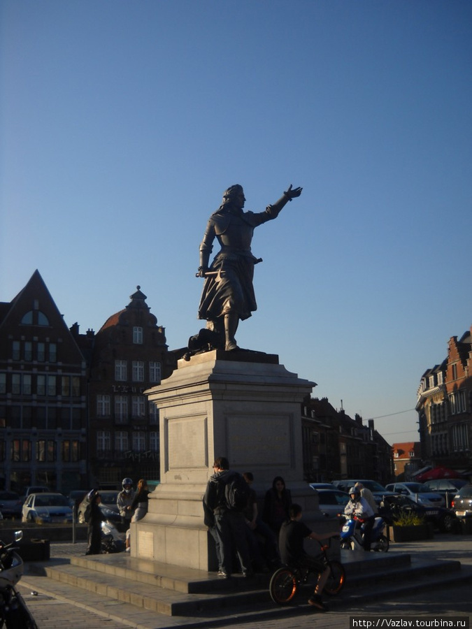 Памятник Турнэ, Бельгия