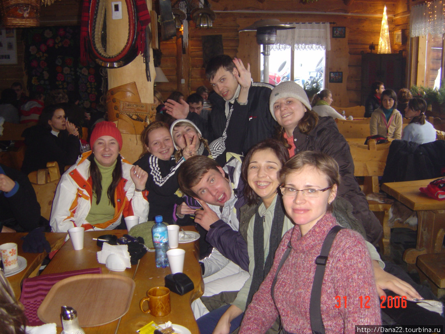 Довольные и счастливые покорители снежных вершин Устшики-Дольне, Польша