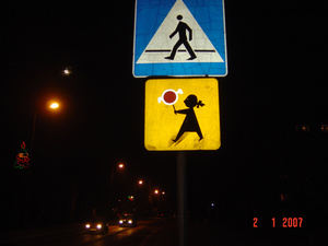Вот такие там смешные дорожные знаки