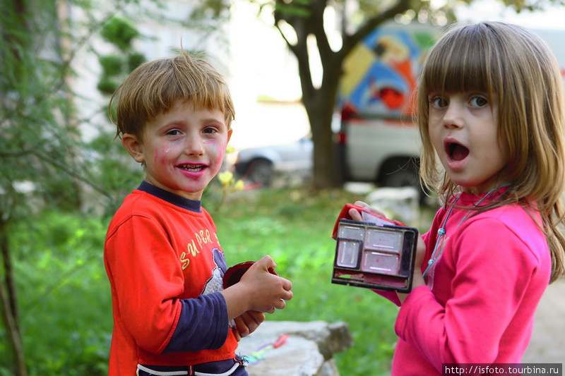 Дети — везде дети... Будва, Черногория