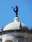 Еще один символ — Гиральдийа установленный на куполе в Крепости Фуэрса