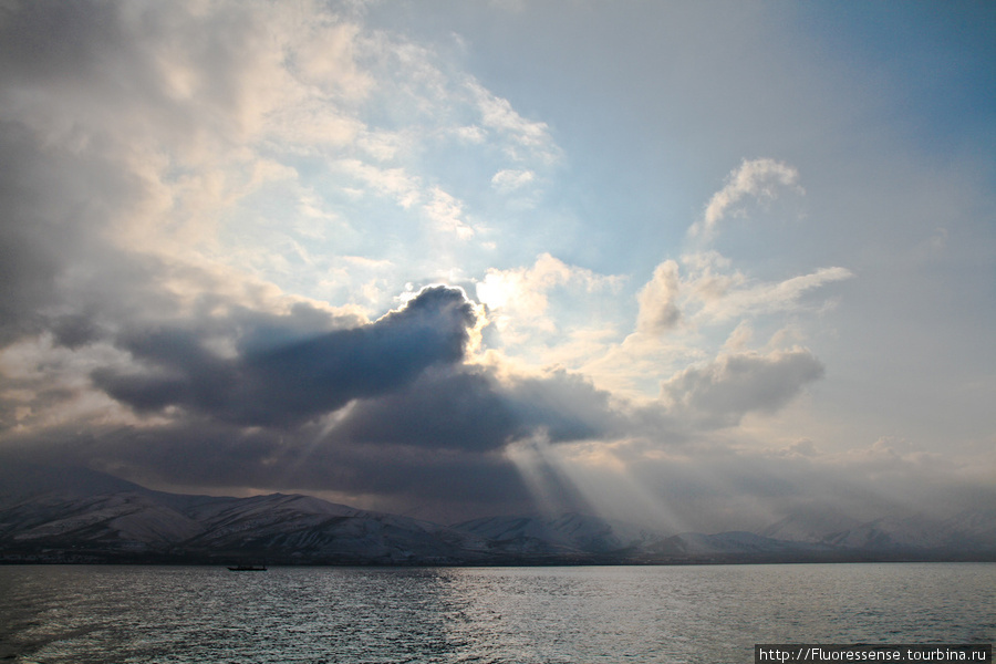 Остров Акдамар (озеро Ван, Турция)