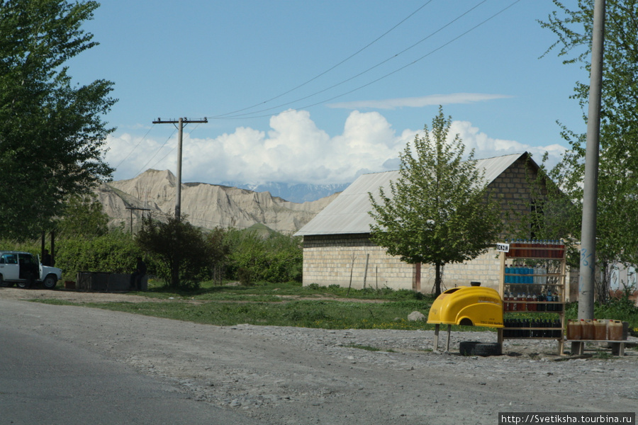 По пути к центру шелководства Шекинский район, Азербайджан