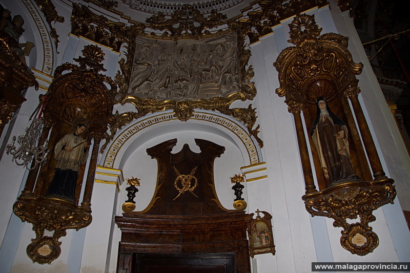 слева: San Luis Gonzaga, справа: Santa Teresa Малага, Испания