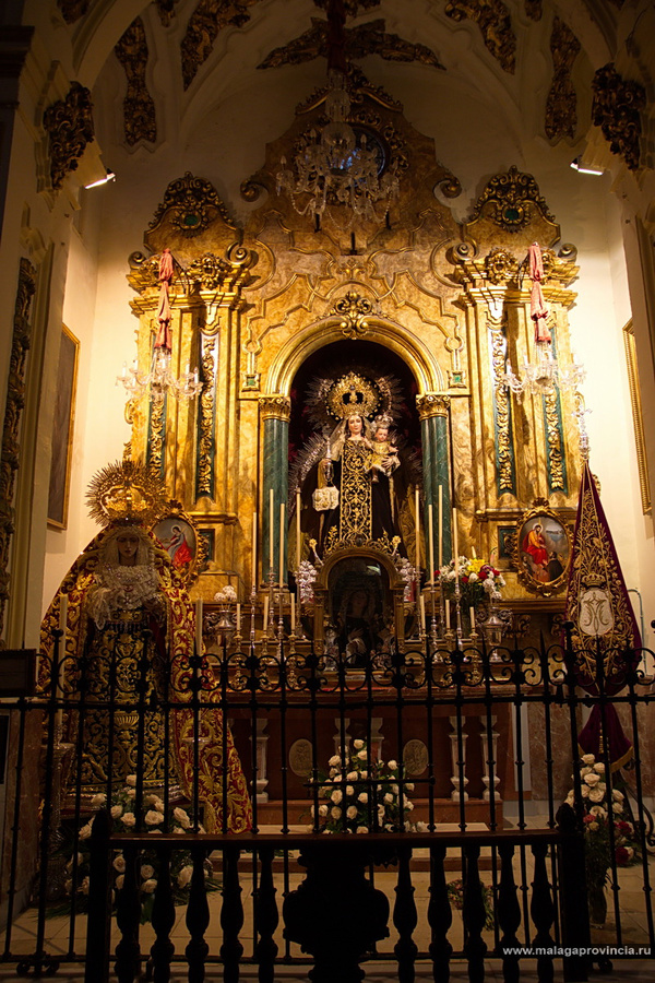 слева: Maria Santisima de la Misericordia, Reina de los Martires, в центре: Virgen del Carmen, внизу: Santisima Virgen de las Lagrimas Малага, Испания