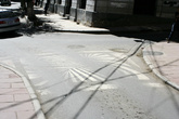 Пешеходный переход изображен максимально приближенным к рисунку зебры