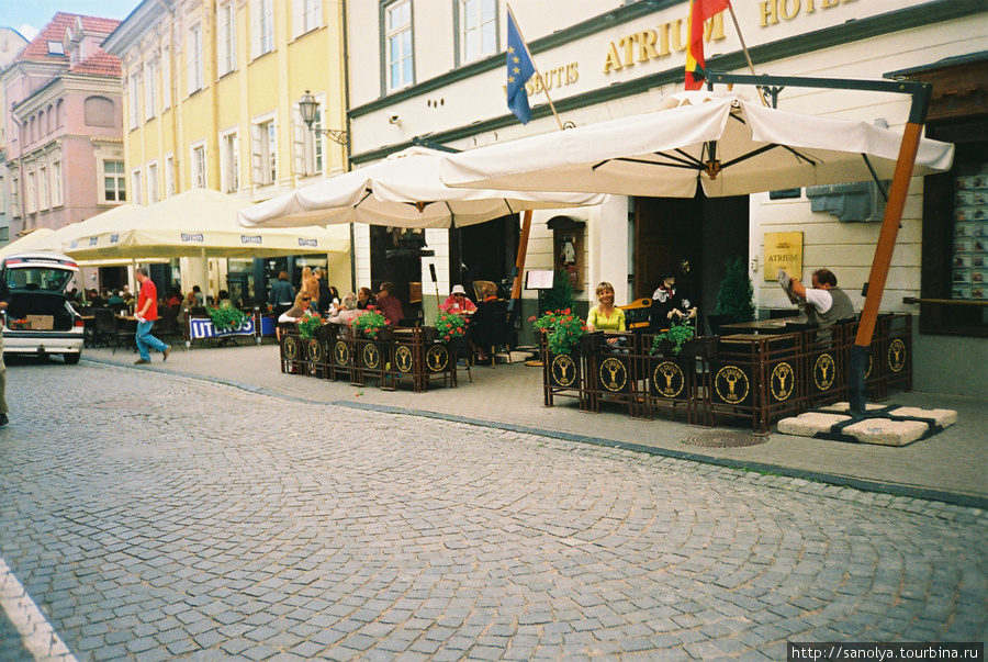 Вильнюсские улочки, уютные кафешки, сувенирные лавки с янтарем.. Литва