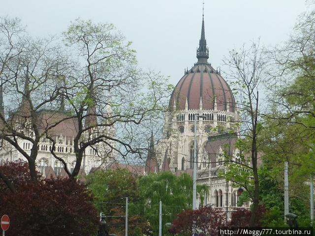 Знаменитый Парламент — самый большой на европейском континенте, между прочим Будапешт, Венгрия
